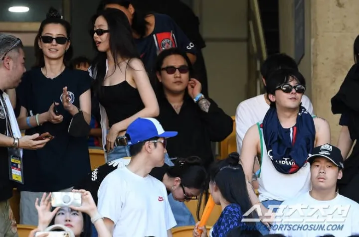 G-Dragon BIGBANG Nonton Bola Bareng Son Na Eun di Busan, Berduaan?G-Dragon BIGBANG Nonton Bola Bareng Son Na Eun di Busan, Berduaan?