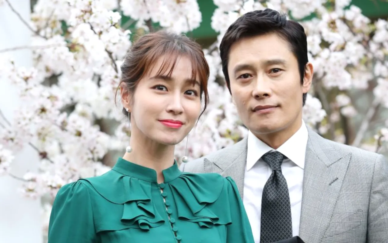 Lee Byung Hun & Lee Min Jung Nantikan Anak Ke-2, Postingan Baru Bumil Diserbu