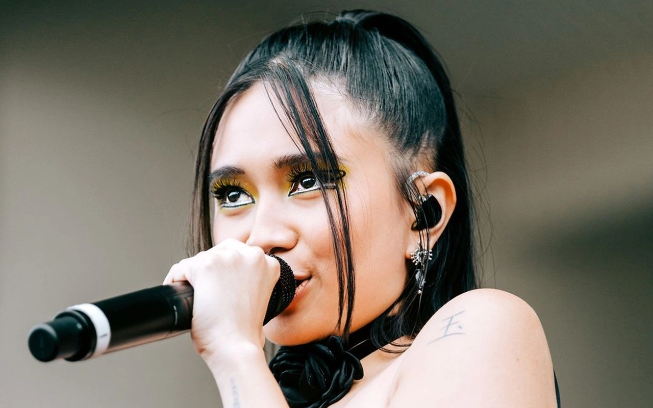 NIKI Nangis Perdana Tampil di Lollapalooza 2023, Penonton Ikutan Mewek