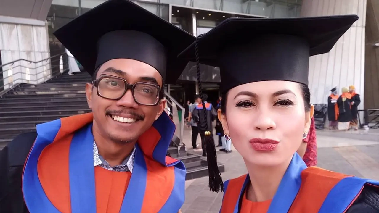 Ana Pinem dan Ence Bagus