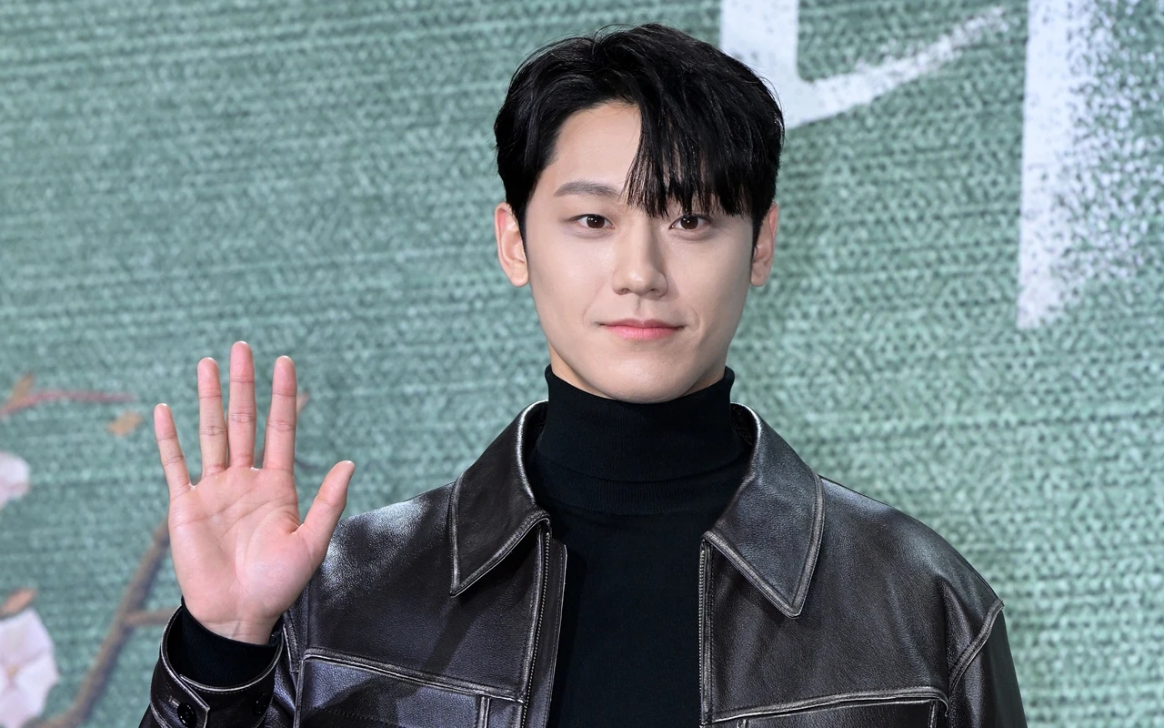 Penampakan Perdana Lee Do Hyun di Militer