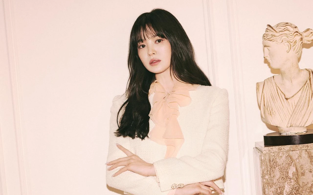 Song Hye Kyo Pamer Foto Manis Bareng Pria