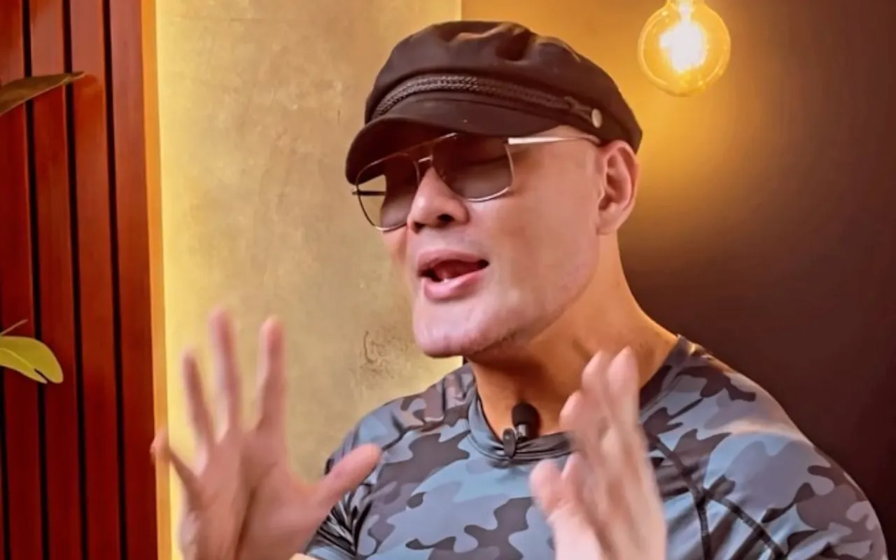 Bikin Iri, Deddy Corbuzier Pamer Cium Tangan Ulama yang Diyakini Keturunan Nabi Muhammad