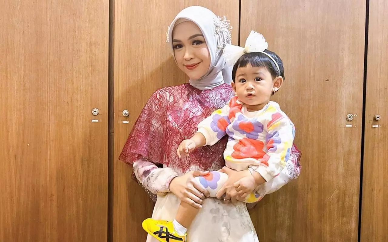 Biasa Ngereog, Moana Putri Ria Ricis Tertawa Girang Naik Mobil dengan Model Beda