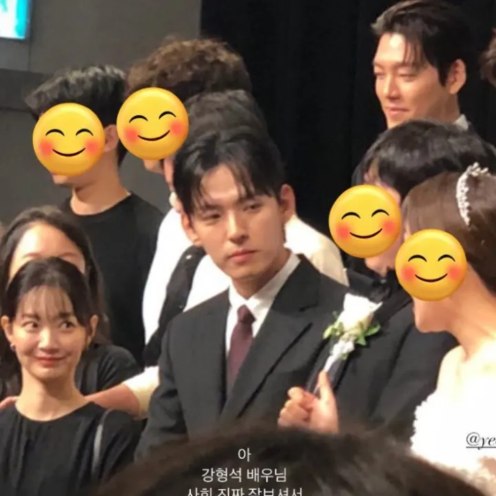 Kim Woo Bin memperhatikan Shin Min A