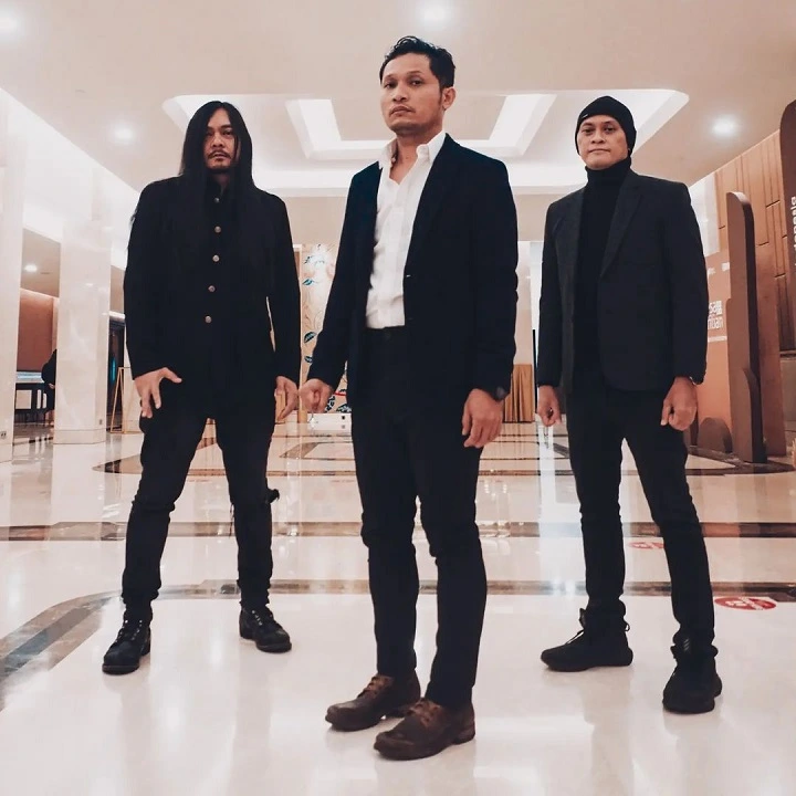 Andra and The Backbone