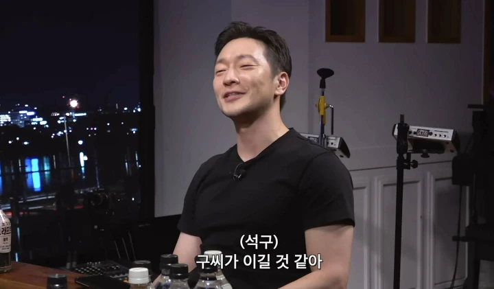 Son Suk Ku Sebut Kapten Lim Ji Seob di \'D.P 2\' Paling Lemah Dibanding Karakternya yang Lain Son Suk Ku Sebut Kapten Lim Ji Seob di \'D.P 2\' Paling Lemah Dibanding Karakternya yang Lain