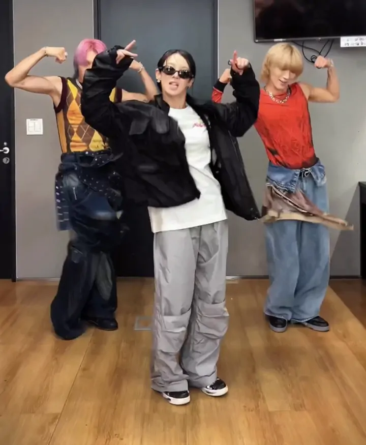 Skill Dance Hyoyeon SNSD Disorot Saat Challenge \'Baggy Jeans\' Bareng Taeyong dan Ten NCT