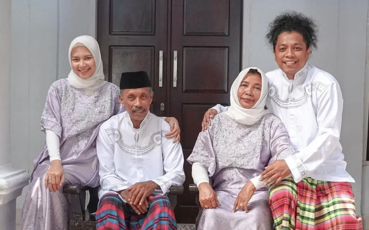 Ortu Arie Kriting Ngakak Putranya Dituduh Main Dukun Untuk Dapatkan Indah Permatasari