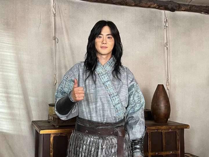 Suho EXO Tampil Gondrong di \'Arthdal Chronicles 2\' Buat Fans Syok