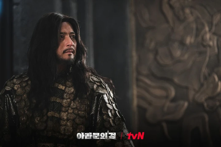 Jang Dong Gun Khawatir Saat Lee Joon Gi Gantikan Song Joong Ki di \'Arthdal Chronicles 2\'