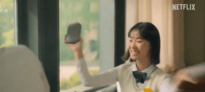 Usia 30-an, Visual Jeon Yeo Bin Jadi Anak SMA di \'A Time Called You\' Tuai Perhatian