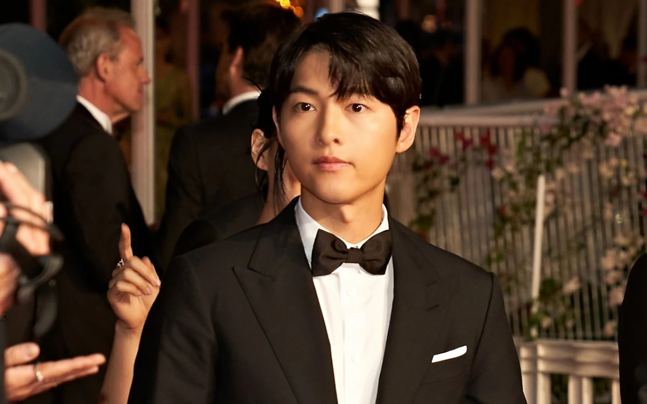 Merokok, Song Joong Ki Tampilkan Akting Beda Dari Sebelumnya Lewat 'Hopeless'