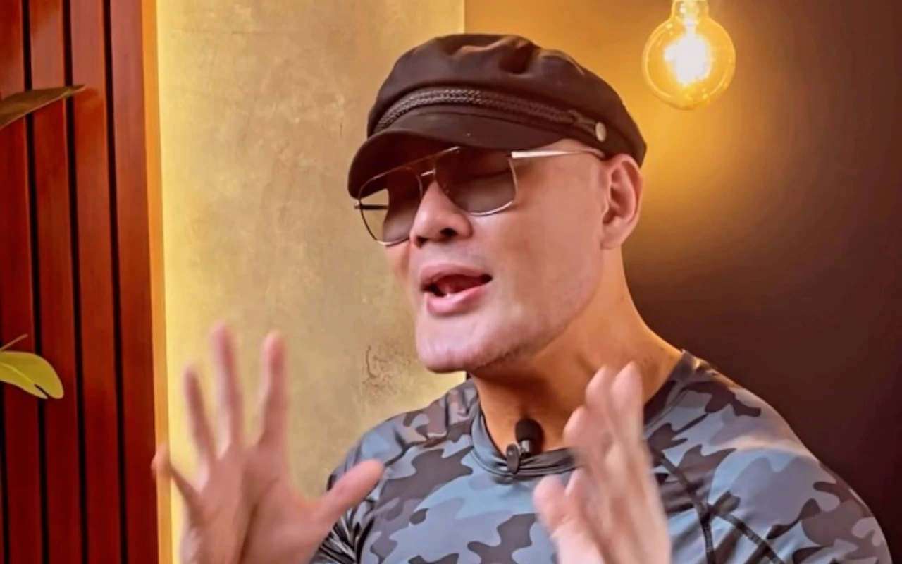 Bantu Copotkan Mata Palsu TikToker, Deddy Corbuzier: Lebih Grogi Daripada Ketemu Cewek