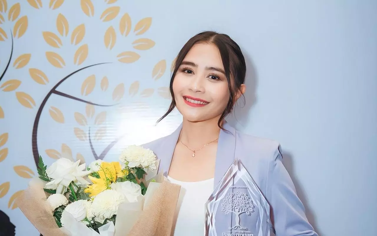 Prilly Latuconsina Bak Pakai Cadar dengan Surban, Sorotan Mata Indah Disebut Mirip Sang Mantan