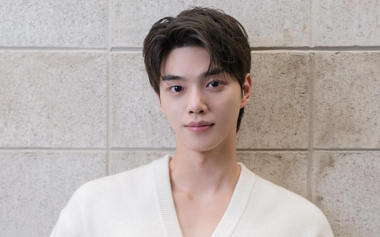 Tak Biasa, Song Kang Muncul Pakai Rambut Berantakan Bikin Media Korea Menggila