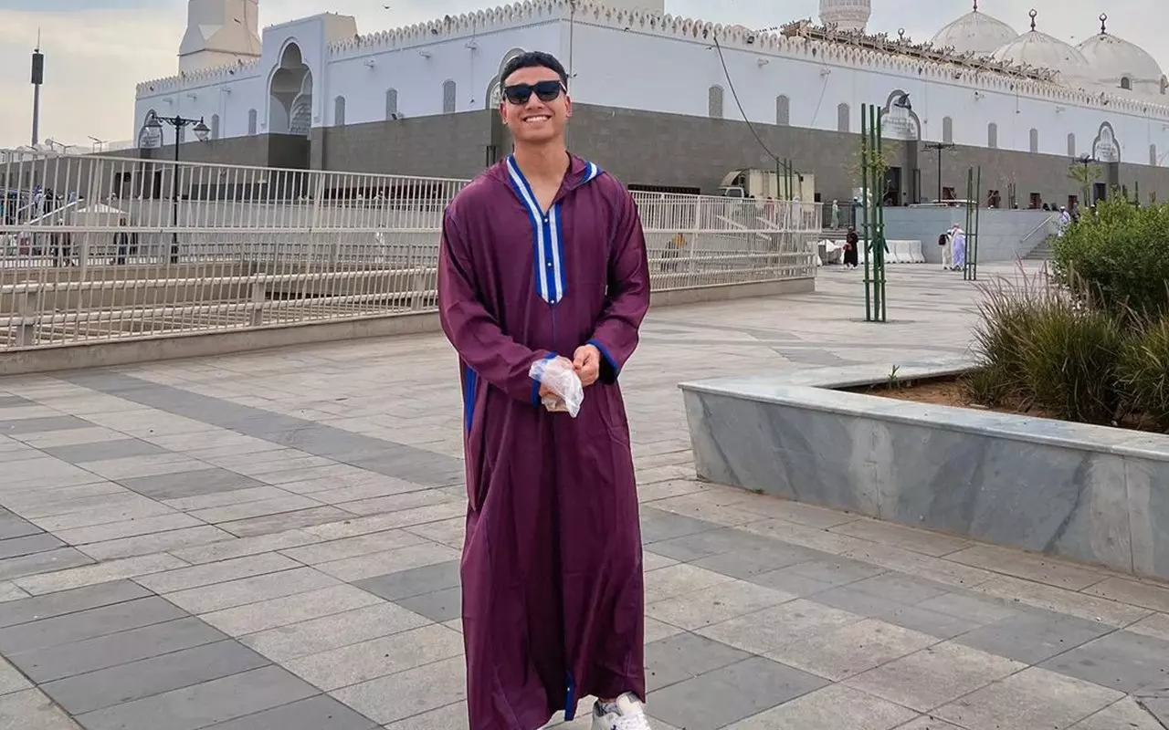 Postingan Fadly Faisal Mendadak Banjir Air Mata