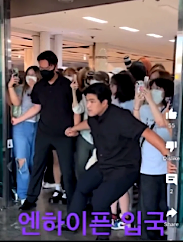 NCT dan ENHYPEN Satu Pesawat, Bodyguard HYBE Kerja Ekstra Keras di Bandara
