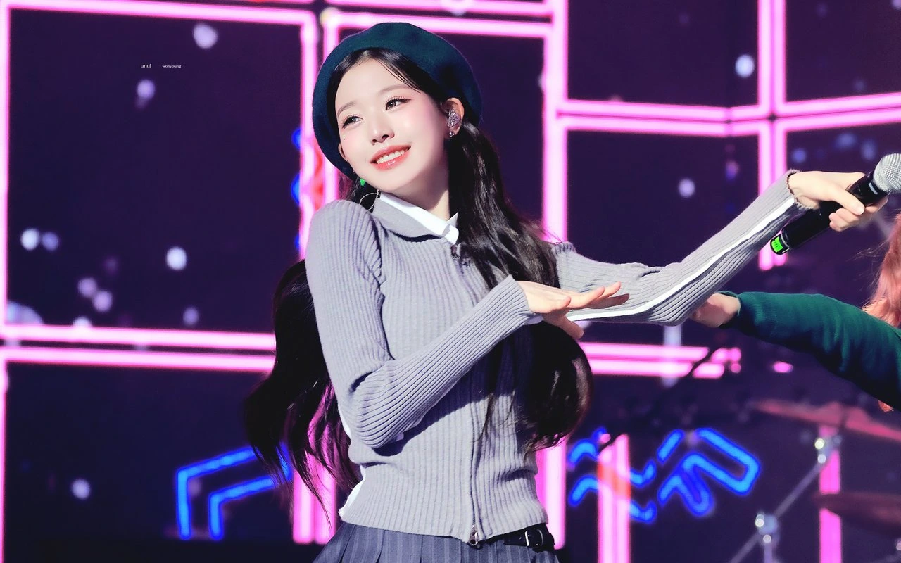 Kulit Tampak Mulus, Visual Jang Won Young IVE Bikin Kepincut di Foto Jepretan Jurnalis