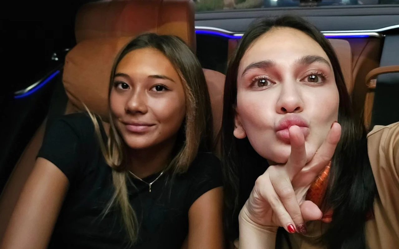 Luna Maya Ledek Gaya Bicara Sang Ponakan yang Belepotan Bahasa Indonesia