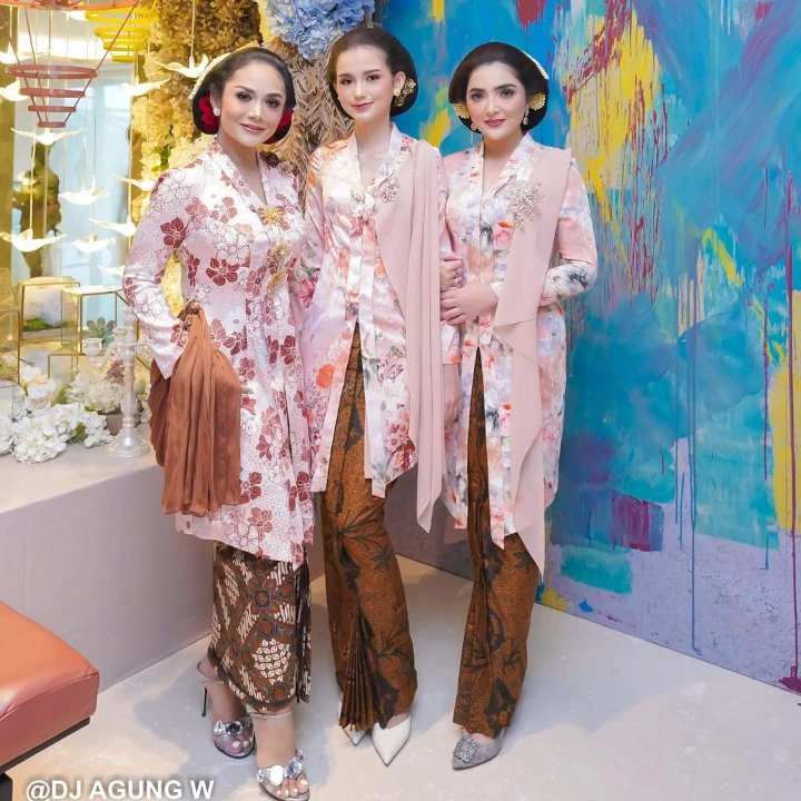 Kris Dayanti, Ashanty dan Sarah Menzel Kompakan Pakai Kebaya