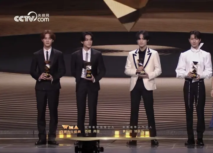 Kun, Xiaojun, Renjun, dan Chenle NCT menang di Weibo Music Awards 2023