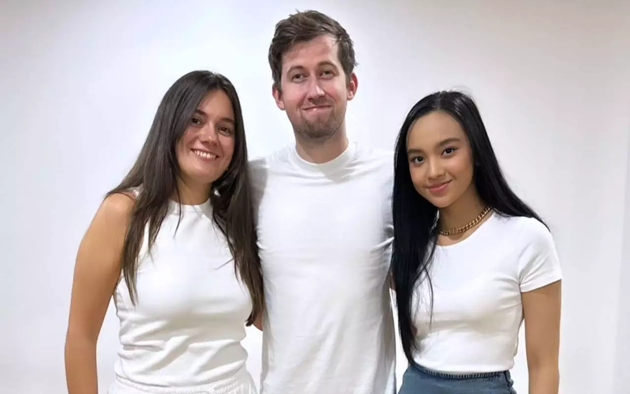 Lyodra Bikin Takjub Usai Casciscus Ngomong Bahasa Inggris Bareng Alan Walker di ITA 2023