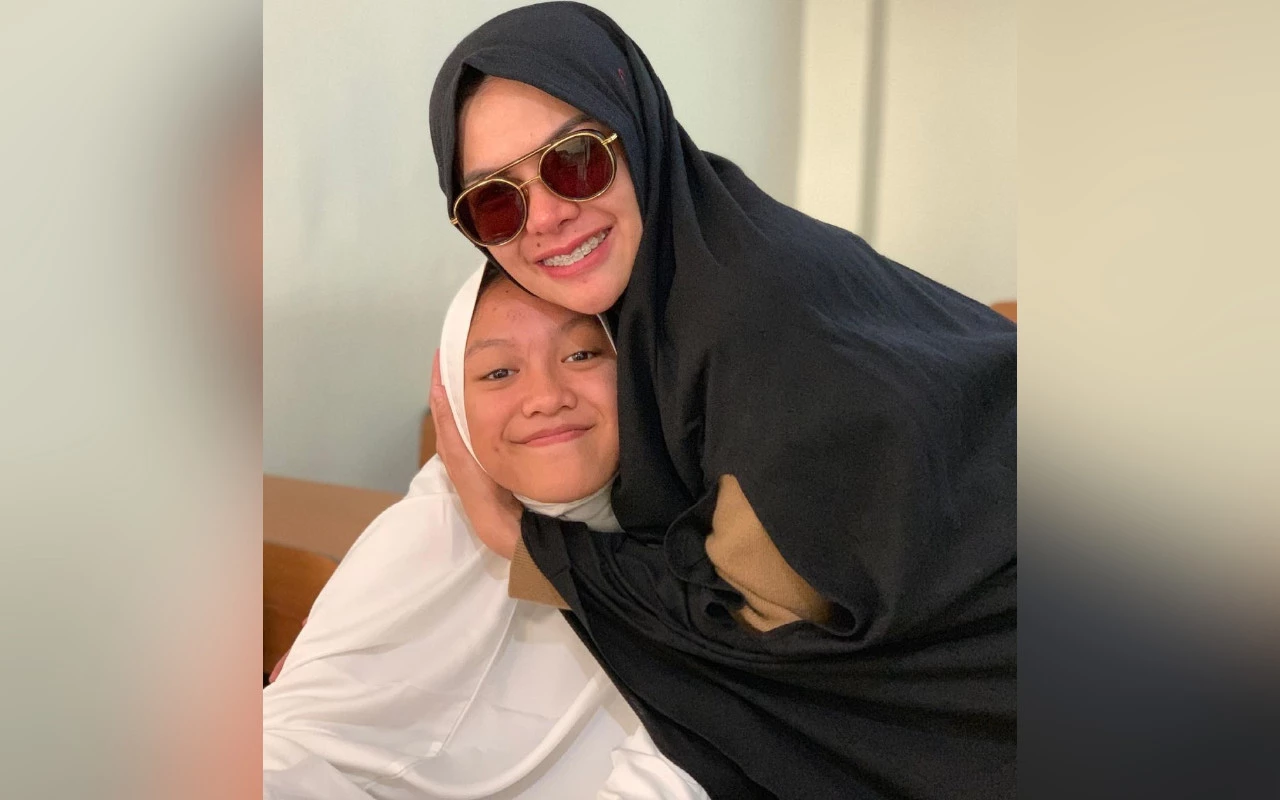 Diusir Mami Eda, Lolly Putri Nikmir Dilaporkan Tengah Ditahan di Kantor Polisi London