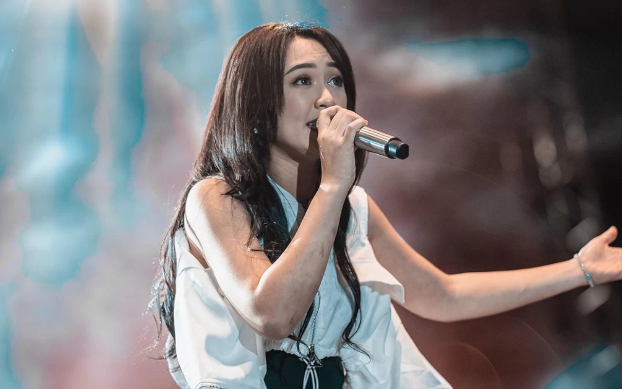 Biasa Gemulai, Happy Asmara Pancarkan Aura Mahal Kala Tampil Tomboy