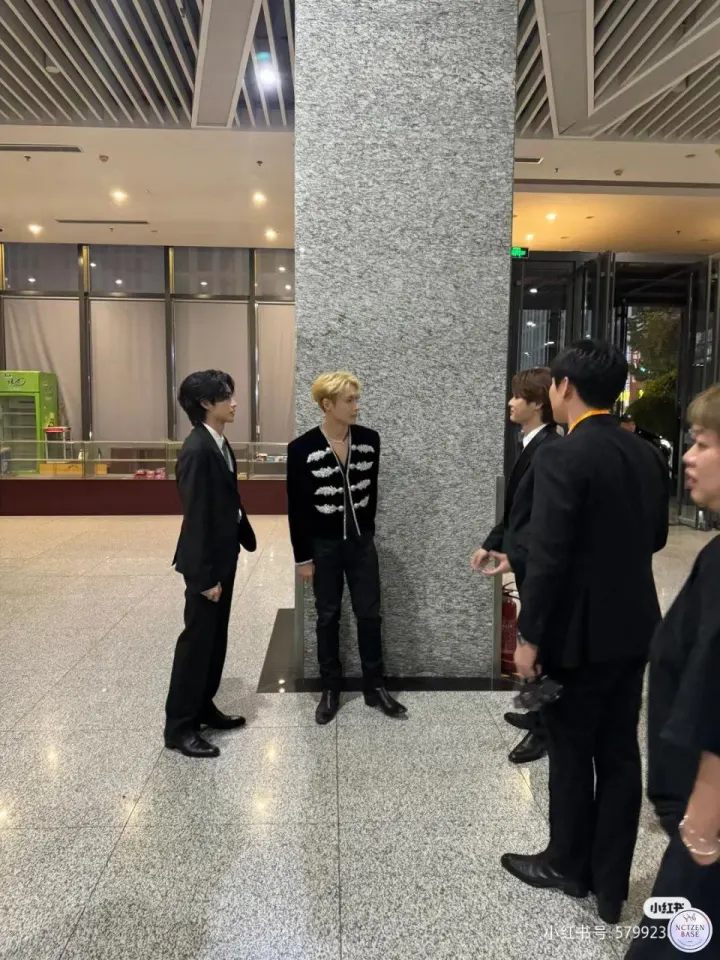 Kun dan Xiaojun WayV ketemuan dengan Lay EXO