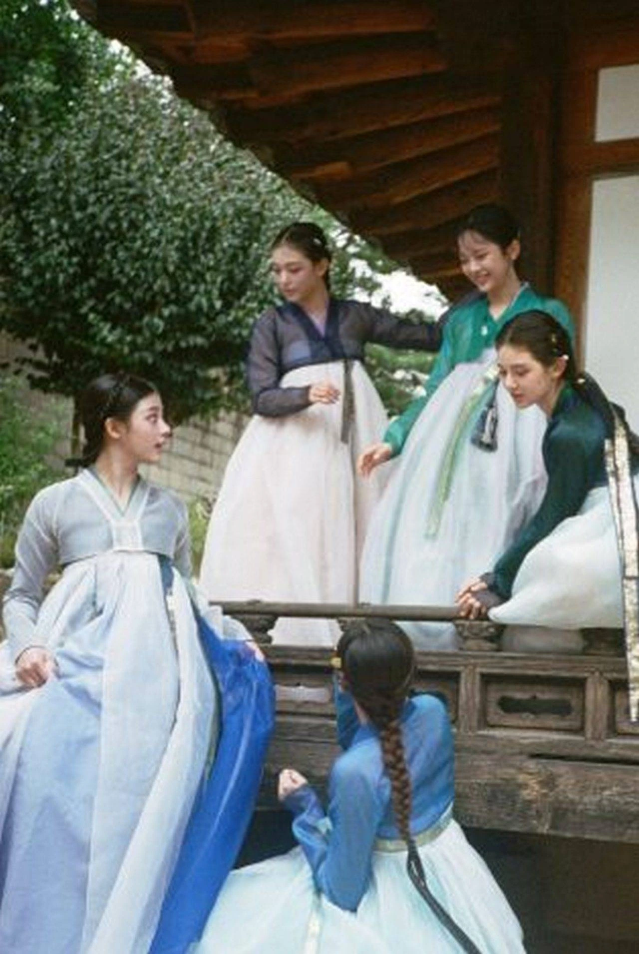 Visual Member NewJeans Bikin Melongo Tampil Menawan Berbalut Hanbok di Perayaan Chuseok