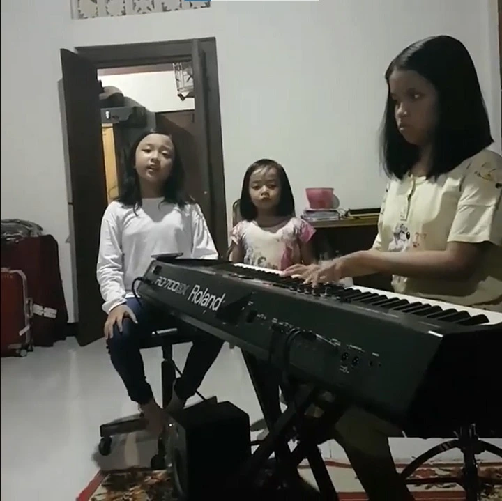 Pandai Bermain Piano dan Flute