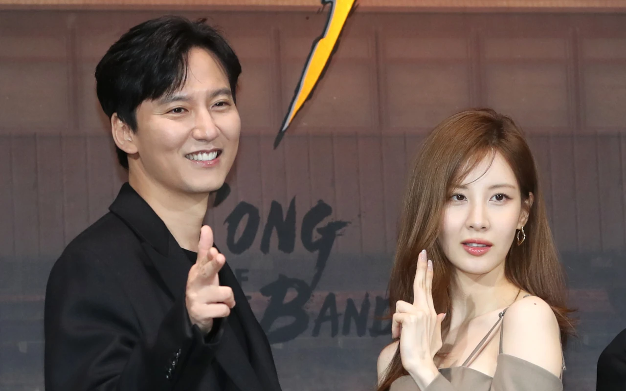 Kim Nam Gil Bantah Reporter, Tegaskan Gak Cium Seohyun di 'Song of the Bandits'