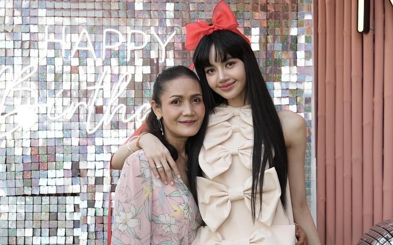 Reaksi Gembira Ibu Lisa BLACKPINK Usai Sang Putri Tampil di Crazy Horse Tuai Sorotan