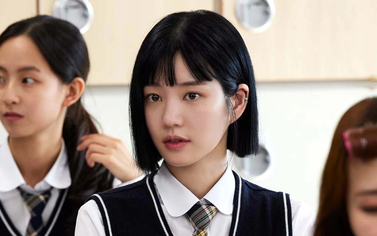 Visual Lee Yu Bi Pakai Dress Murah di 'The Escape of the Seven' Disorot Media Korea