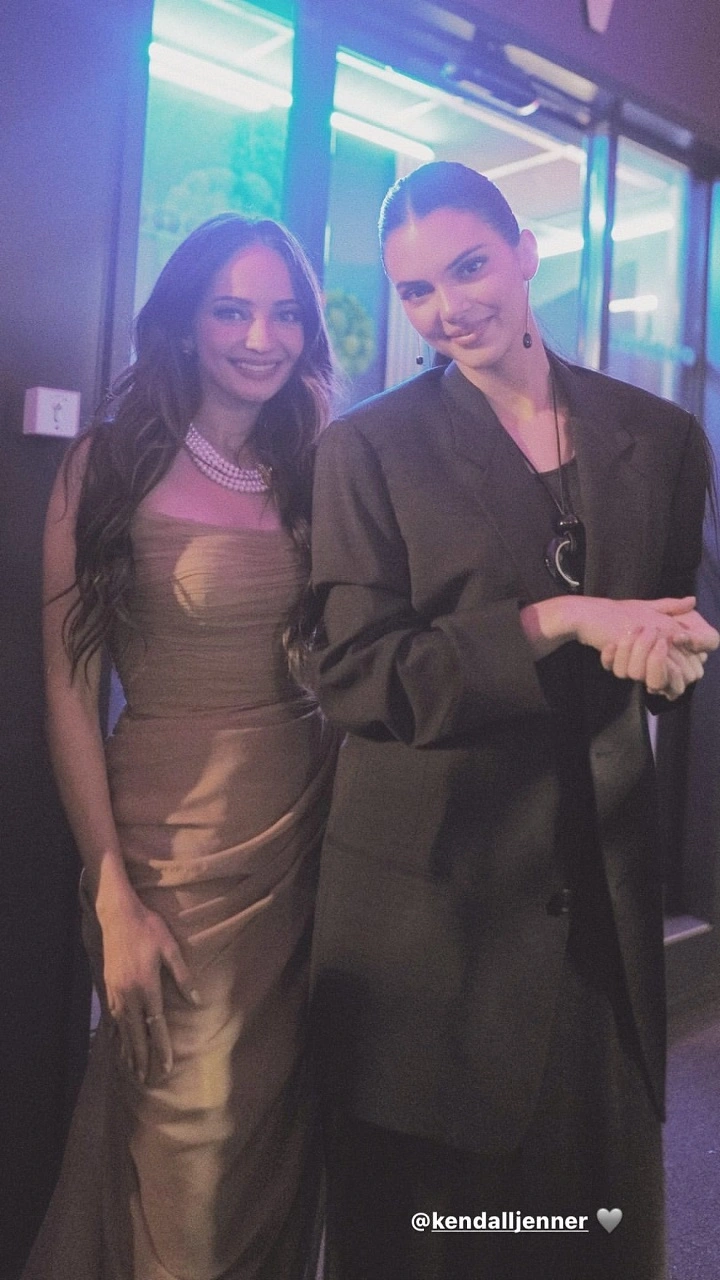 Besama Kendall Jenner