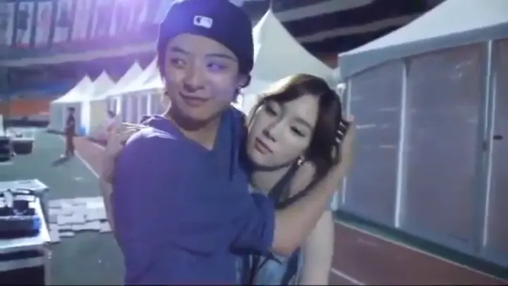 Taeyeon SNSD dan Amber Liu f(x)
