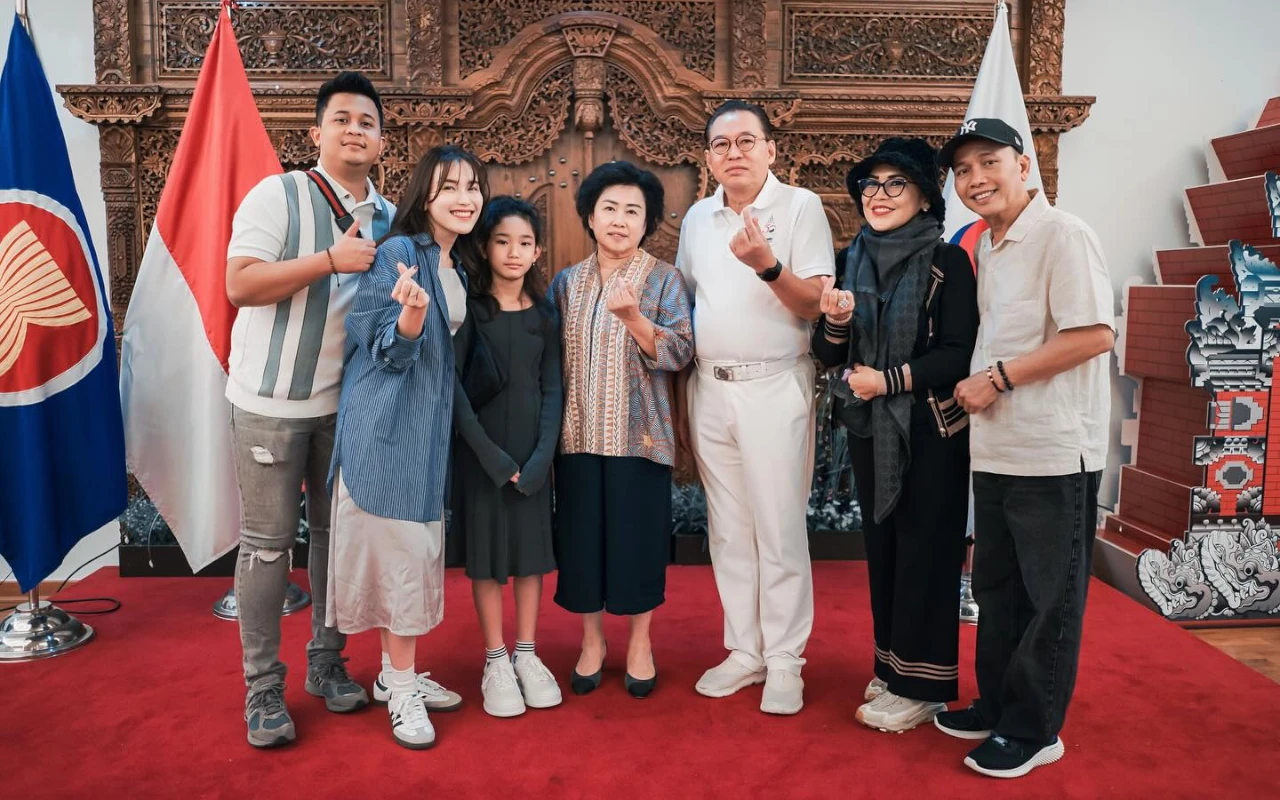 Etika Keluarga Ayu Ting Ting Kala Diundang Ke KBRI Korea Selatan Patut Ditiru