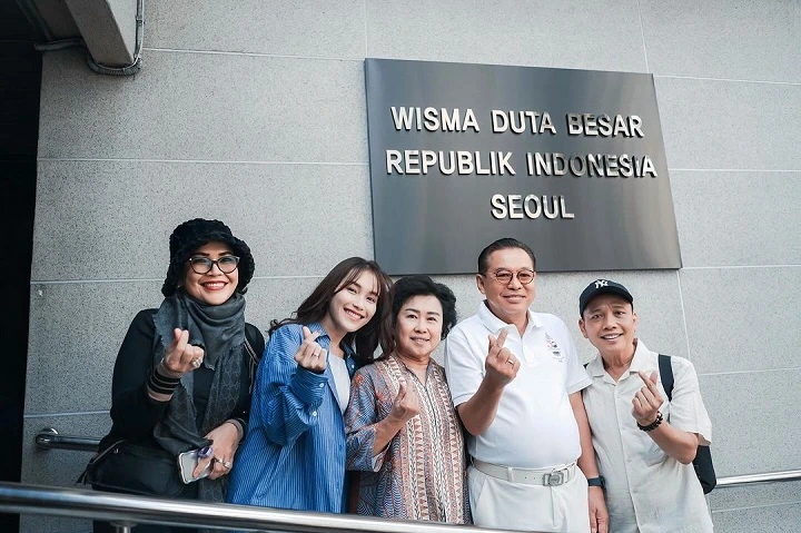 Kunjungi Wisma Dubes