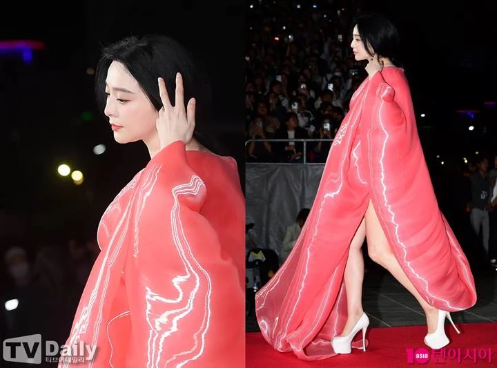 Fan Bingbing Muncul di BIFF 2023 Dengan Dress Paling Beda, Visual Disorot Media Korea