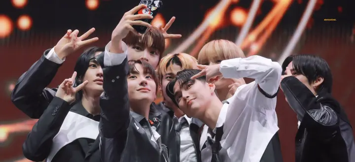 RIIZE selfie di TMA