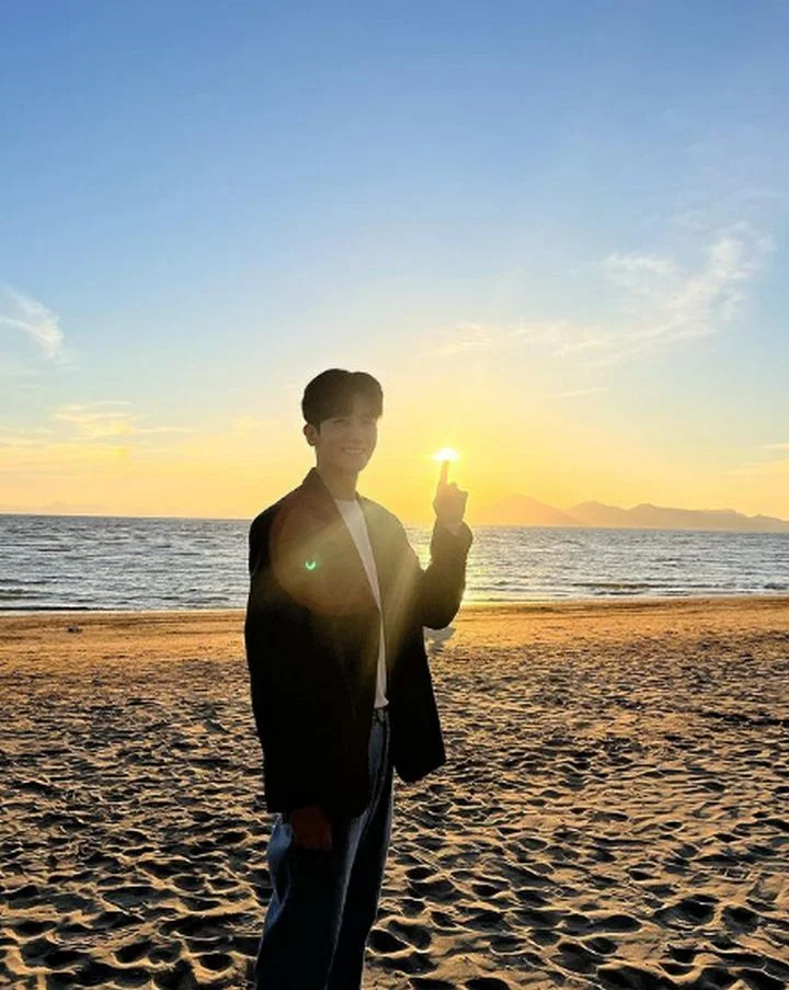 Park Hyung Sik Cosplay Jadi Penyihir?