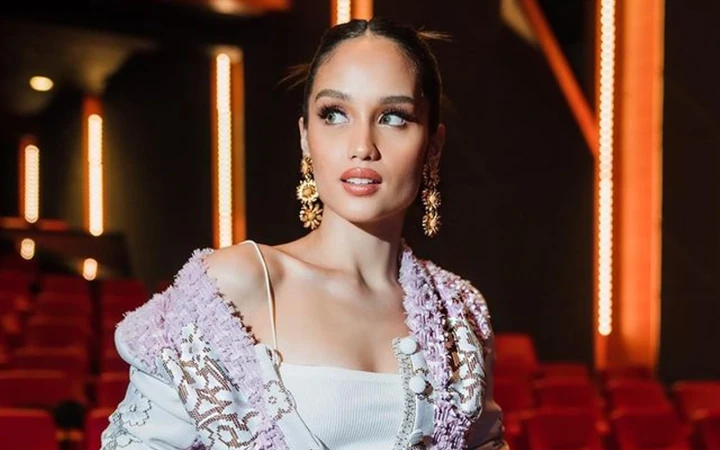 Pembelaan Cinta Laura Soal Pakai Bikini, Sepatu Kaca Nagita Slavina Disorot - Topik Pagi