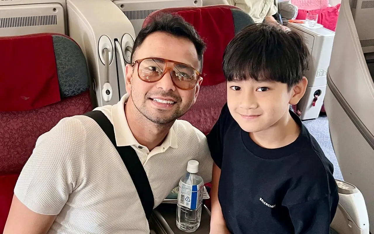 Rafathar Pasang Wajah Sendu Vibes Ala Oppa Korea, Raffi Ahmad: Muka Mamanya Banget