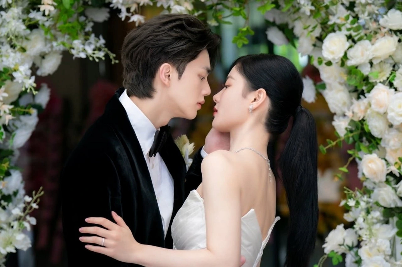 Foto Pernikahan Terungkap, Song Kang & Kim Yoo Jung Janjikan Chemistry Apik di \'My Demon\'