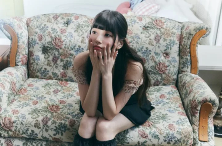Suzy Dipuji Berani Pakai Kata-Kata Umpatan Meski Tak Ada di Dialog \'Doona!\' Suzy Dipuji Berani Pakai Kata-Kata Umpatan Meski Tak Ada di Dialog \'Doona!\'