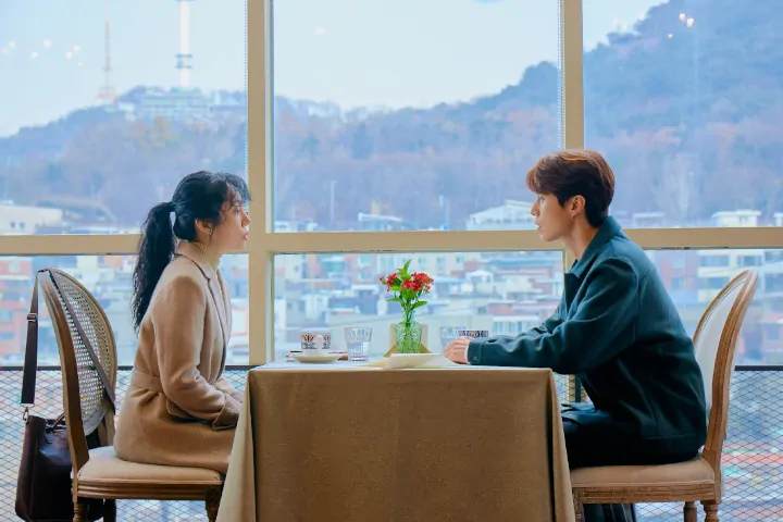 Lee Dong Wook Makin Dekat Dengan Im Soo Jung yang Bertolak Belakang Darinya di \'Single in Seoul\'