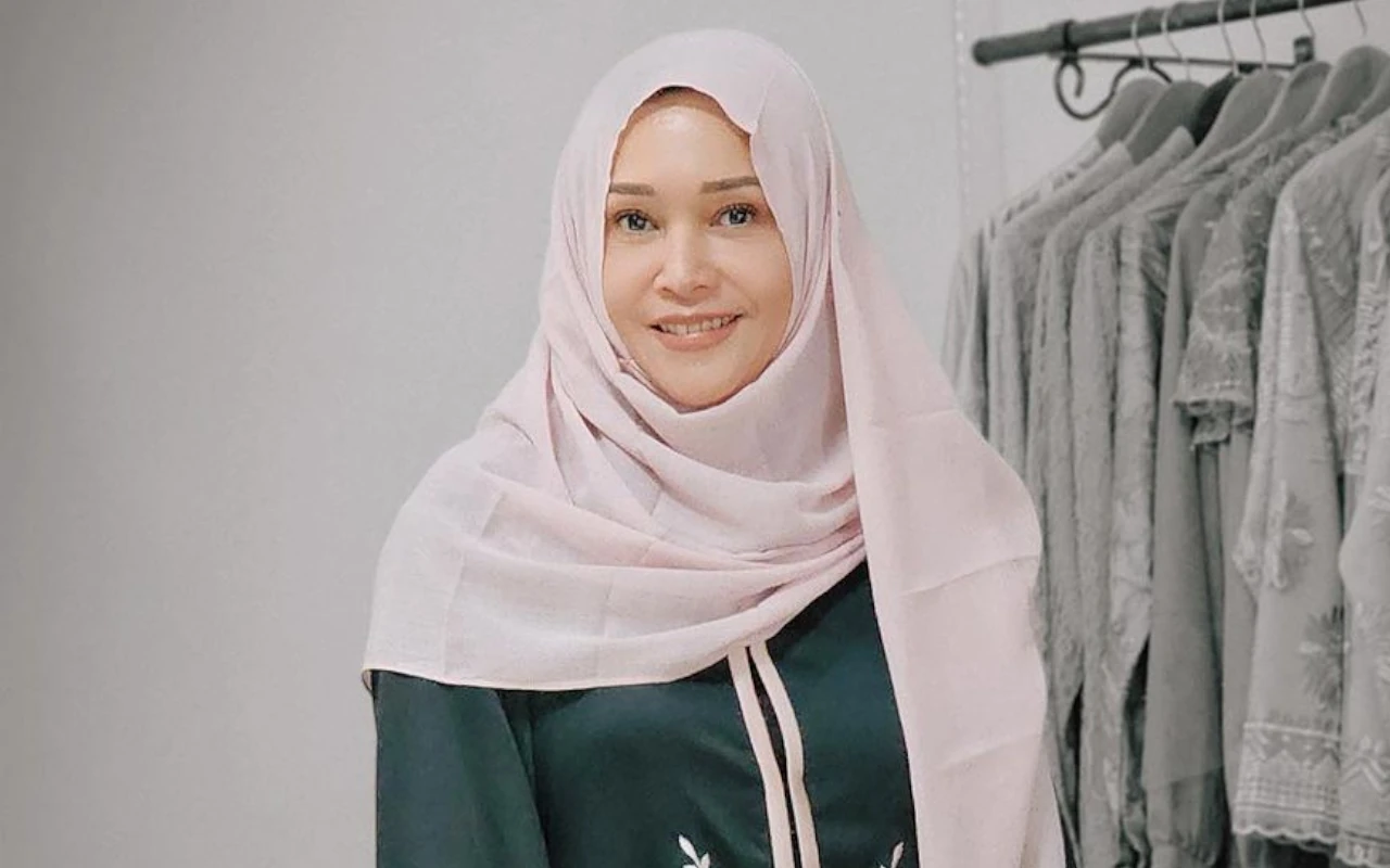 Maia Estianty Bagikan Foto Menggemaskan Kala Umrah, Paras Manglingi Lebih Disorot