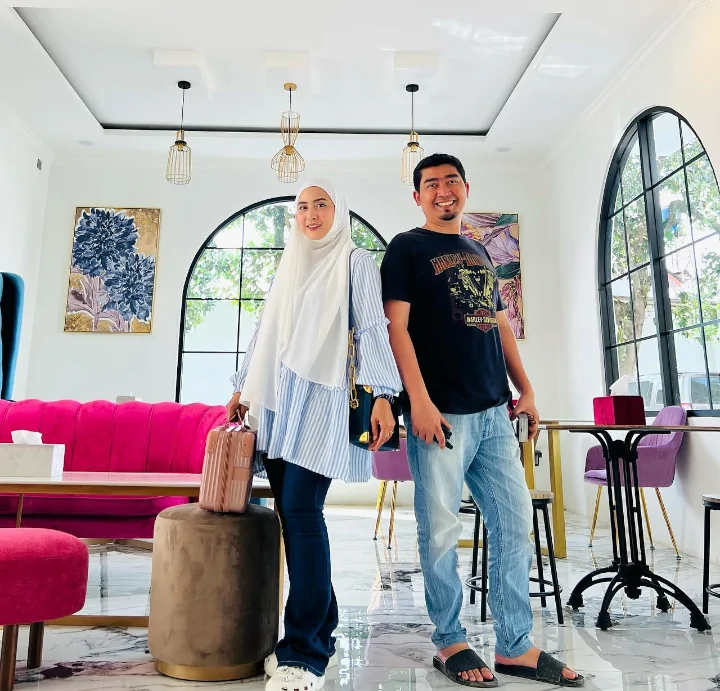 April Jasmine dan Ustadz Solmed