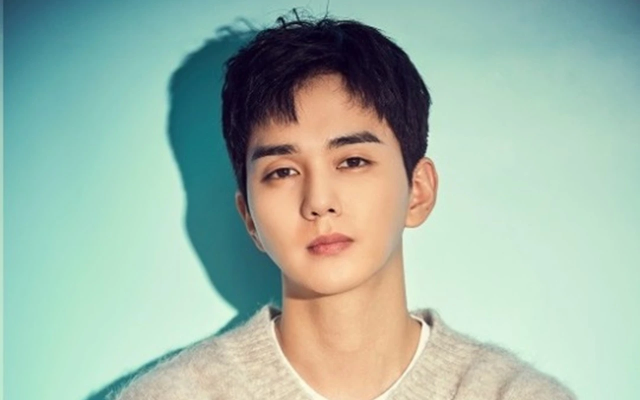 Sudah Berhenti, Yoo Seung Ho Kembali Merokok Demi 'The Deal'